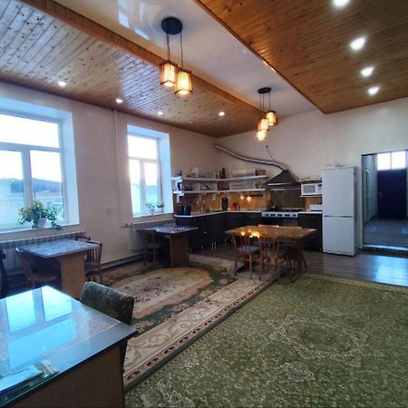 קראקול Urban Monkey Tent Hostel & Bar מראה חיצוני תמונה