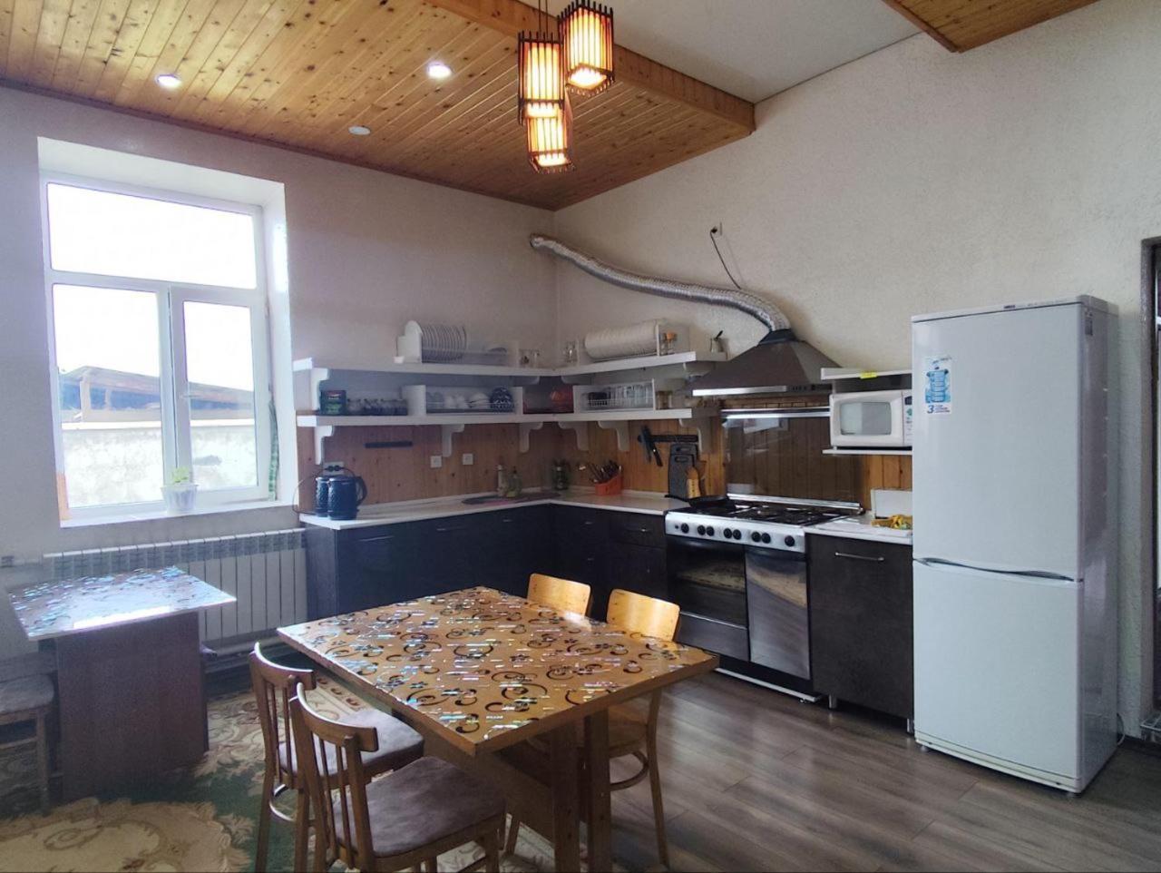 קראקול Urban Monkey Tent Hostel & Bar מראה חיצוני תמונה