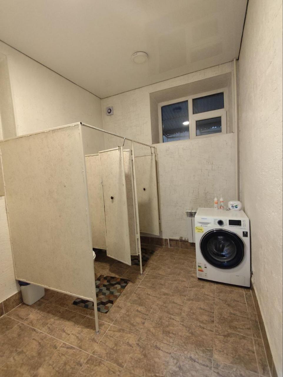 קראקול Urban Monkey Tent Hostel & Bar מראה חיצוני תמונה