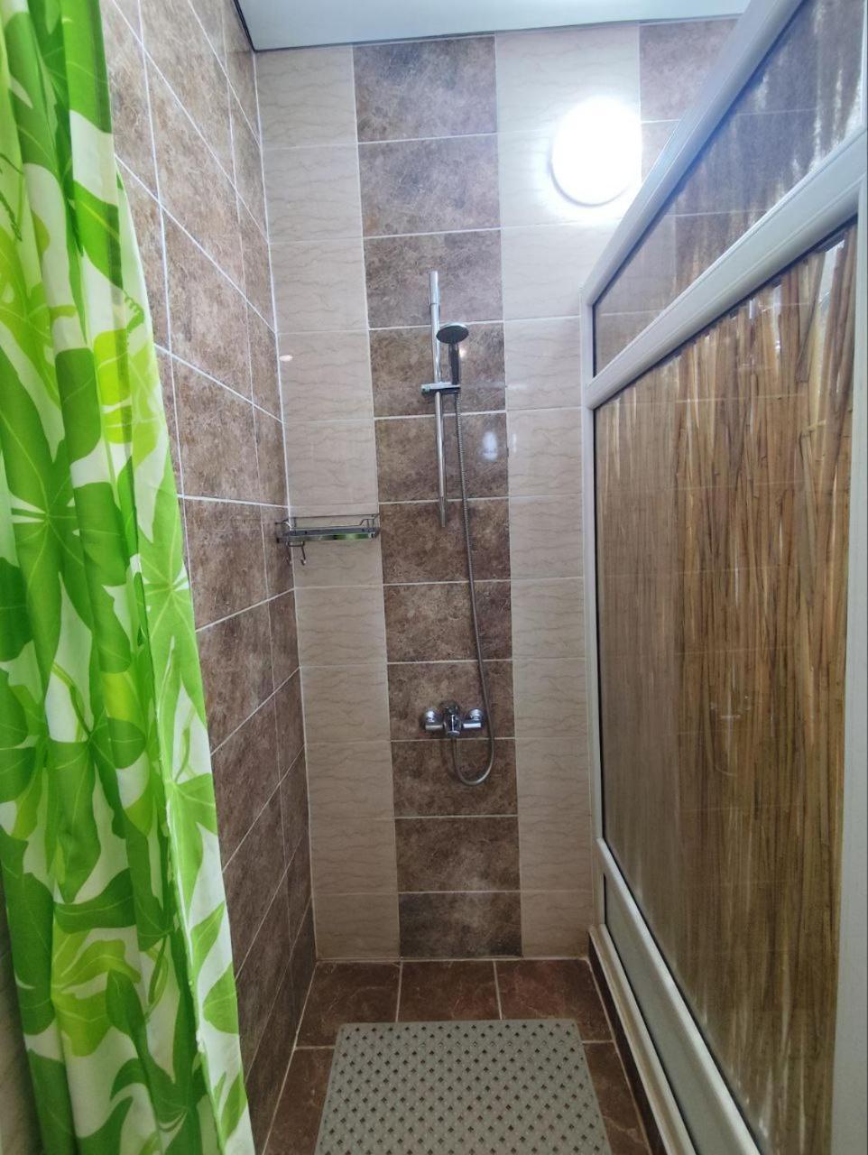 קראקול Urban Monkey Tent Hostel & Bar מראה חיצוני תמונה