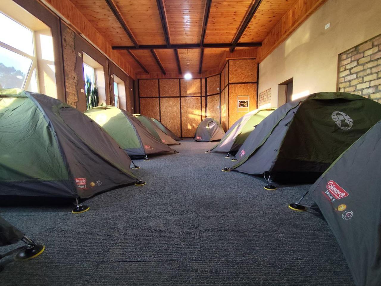 קראקול Urban Monkey Tent Hostel & Bar מראה חיצוני תמונה