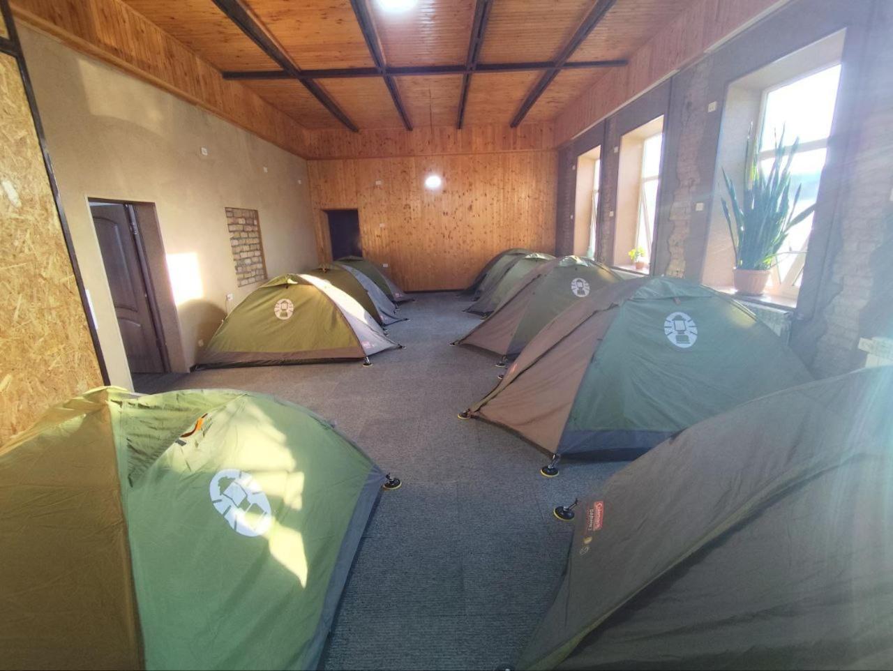 קראקול Urban Monkey Tent Hostel & Bar מראה חיצוני תמונה