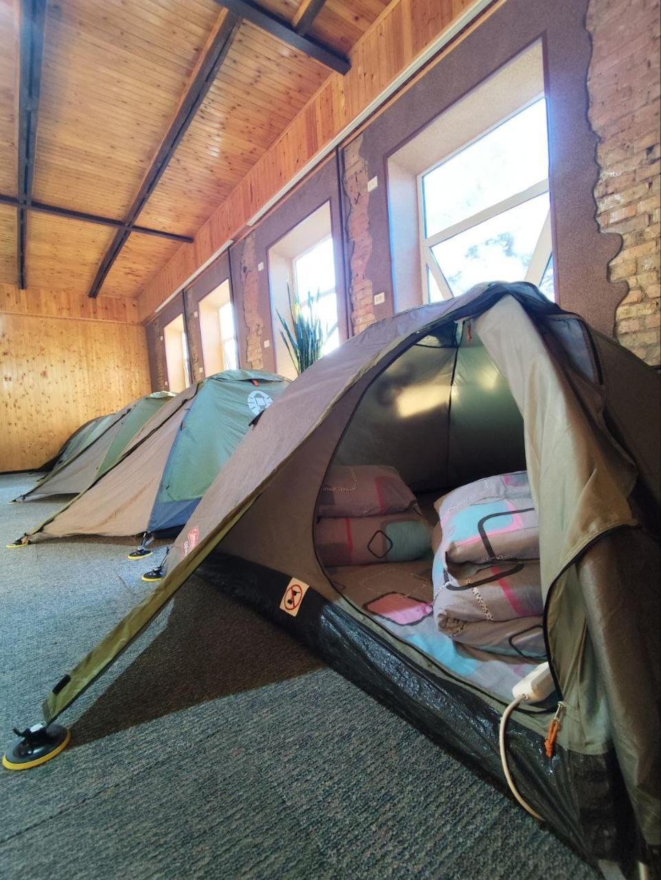קראקול Urban Monkey Tent Hostel & Bar מראה חיצוני תמונה