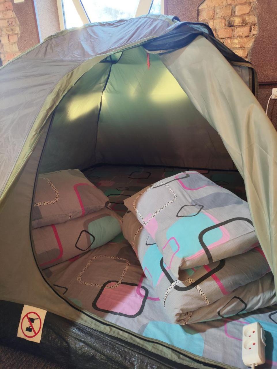 קראקול Urban Monkey Tent Hostel & Bar מראה חיצוני תמונה