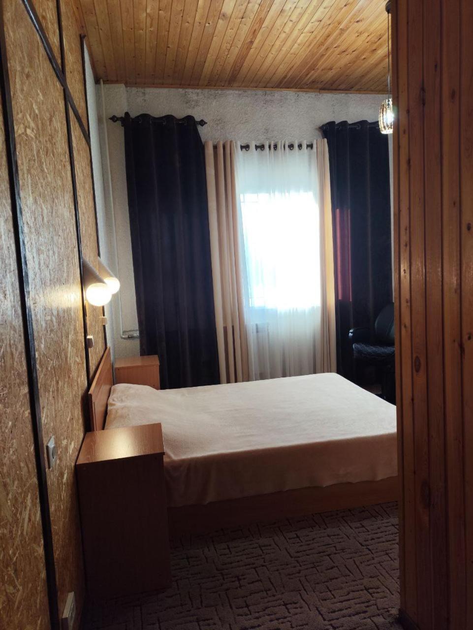קראקול Urban Monkey Tent Hostel & Bar מראה חיצוני תמונה